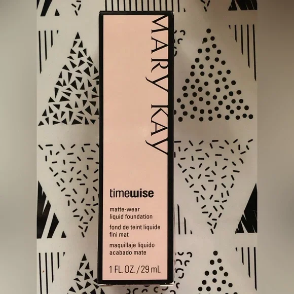 BNIB Mary Kay Matte-Wear Foundation - Picture 1 of 4